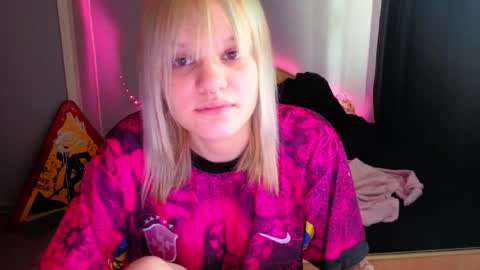 Snapshot of elieiza_xo chatting on May 21, 2026, 9:27 am elieiza_xo online show from May 21, 2026, 9:27 am