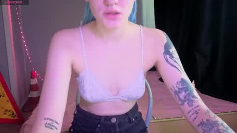 elieiza_xo online show from July 10, 2026, 9:12 am