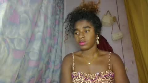 elina981 online show from April 23, 2026, 12:40 pm