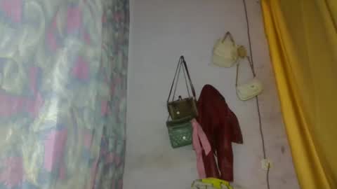 Snapshot of elina981 chatting on April 25, 2026, 9:34 am elina981 online show from April 25, 2026, 9:34 am
