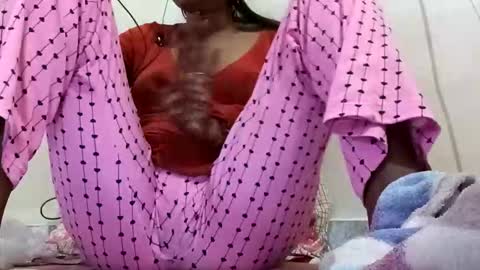 elina_roy03 online show from December 5, 2025, 4:43 am