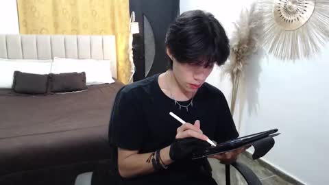 Snapshot of elio_collem chatting on November 3, 2025, 8:26 am ELIO online show from November 3, 2025, 8:26 am