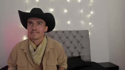 Snapshot of elio_dicaprio chatting on November 1, 2025, 2:24 am elio_dicaprio online show from November 1, 2025, 2:24 am