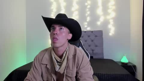 elio_dicaprio online show from November 3, 2025, 10:42 pm