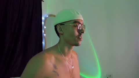 elio_dicaprio online show from November 9, 2025, 2:21 am