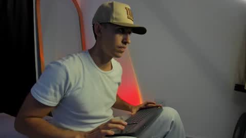 elio_dicaprio online show from November 17, 2025, 3:40 pm