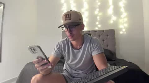 elio_dicaprio online show from November 26, 2025, 3:07 am