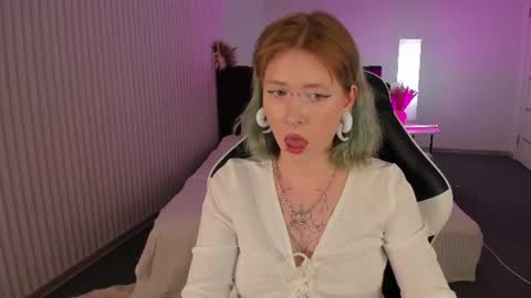 Snapshot of elira_vane chatting on June 16, 2026, 10:51 am Elira Vane online show from June 16, 2026, 10:51 am