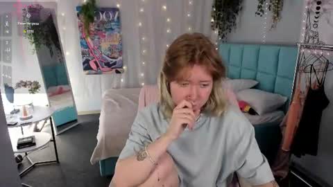 Snapshot of elira_vane chatting on July 16, 2026, 2:39 am Elira Vane online show from July 16, 2026, 2:39 am