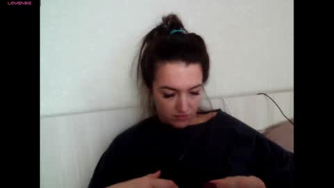 Snapshot of elisa_dove208 chatting on October 22, 2025, 5:30 am elisa_dove208 online show from October 22, 2025, 5:30 am