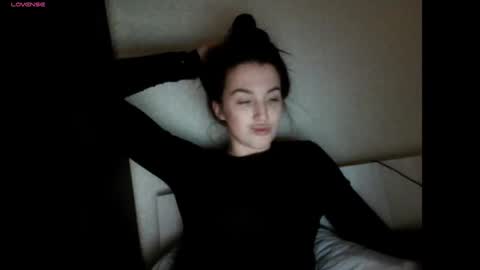 Snapshot of elisa_dove208 chatting on November 28, 2025, 6:10 pm elisa_dove208 online show from November 28, 2025, 6:10 pm