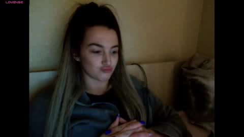 Snapshot of elisa_dove208 chatting on December 2, 2025, 5:08 pm elisa_dove208 online show from December 2, 2025, 5:08 pm