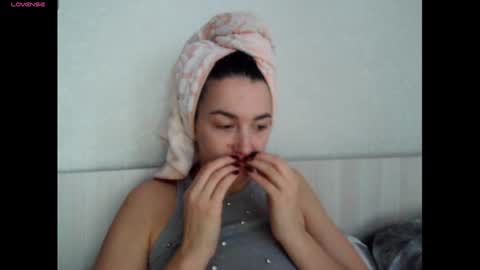 Snapshot of elisa_dove208 chatting on December 16, 2025, 5:45 am elisa_dove208 online show from December 16, 2025, 5:45 am