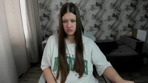 Snapshot of elisa_kollin chatting on April 18, 2026, 9:46 am Aletta Oushen online show from April 18, 2026, 9:46 am