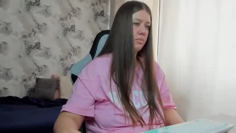 Snapshot of elisa_kollin chatting on April 25, 2026, 9:01 am Aletta Oushen online show from April 25, 2026, 9:01 am