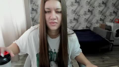 Snapshot of elisa_kollin chatting on April 28, 2026, 5:56 am Aletta Oushen online show from April 28, 2026, 5:56 am