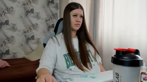 Snapshot of elisa_kollin chatting on May 22, 2026, 9:15 am Aletta Oushen online show from May 22, 2026, 9:15 am