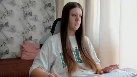 Snapshot of elisa_kollin chatting on June 1, 2026, 6:59 am Aletta Oushen online show from June 1, 2026, 6:59 am