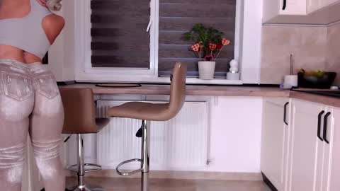 Snapshot of elisabeth_jason chatting on March 2, 2025, 5:44 am elisabeth_jason online show from March 2, 2025, 5:44 am