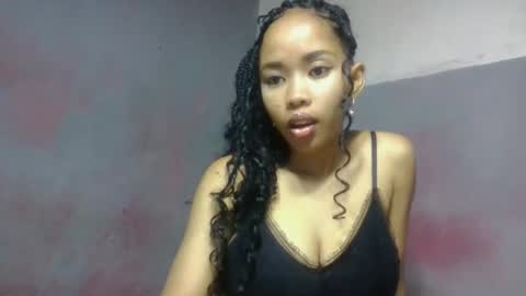 elisabethee online show from April 19, 2026, 12:15 pm