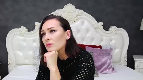 Snapshot of elisabethswan chatting on November 11, 2025, 10:15 am Krissy online show from November 11, 2025, 10:15 am