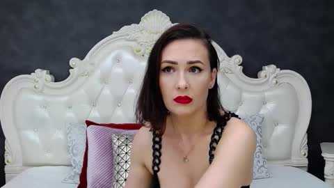 Snapshot of elisabethswan chatting on November 20, 2025, 8:25 am Krissy online show from November 20, 2025, 8:25 am