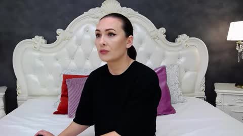 Snapshot of elisabethswan chatting on December 15, 2025, 8:40 am Krissy online show from December 15, 2025, 8:40 am