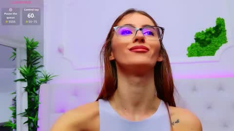 Snapshot of elisacharm chatting on December 2, 2025, 3:45 am ElisaCharm online show from December 2, 2025, 3:45 am