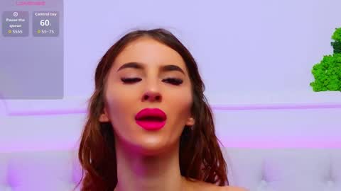 Snapshot of elisacharm chatting on December 15, 2025, 3:44 am ElisaCharm online show from December 15, 2025, 3:44 am