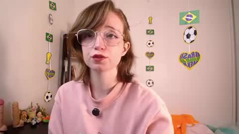Snapshot of elise_nyx chatting on June 12, 2026, 11:31 am elise_nyx online show from June 12, 2026, 11:31 am