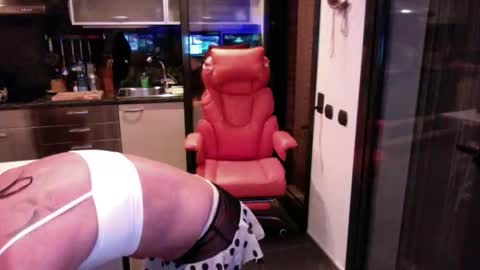 Snapshot of elise_tv chatting on May 22, 2026, 9:09 pm Barbie online show from May 22, 2026, 9:09 pm