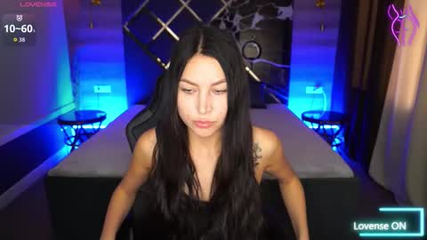 Snapshot of elisevelour chatting on November 15, 2025, 1:51 pm elisevelour online show from November 15, 2025, 1:51 pm