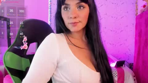 E L I S S A online show from September 19, 2025, 3:56 pm