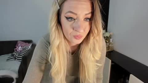 Elisa  Promotion   online show from January 19, 2025, 11:45 am