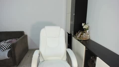 Elisa  Promotion   online show from February 20, 2025, 10:48 pm