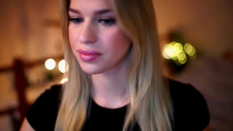 Snapshot of elister_alison chatting on October 1, 2025, 11:38 am Sunflower online show from October 1, 2025, 11:38 am