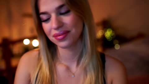 Snapshot of elister_alison chatting on October 15, 2025, 9:09 am Sunflower online show from October 15, 2025, 9:09 am