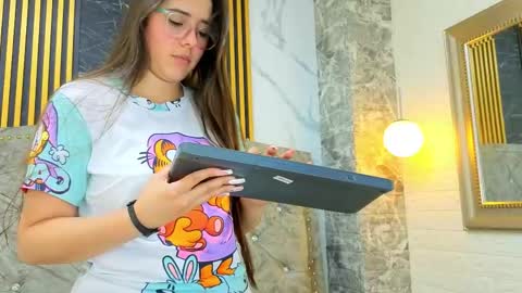 elisvega online show from April 10, 2026, 8:35 pm