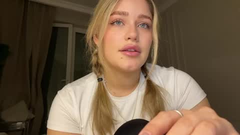 Stephanie online show from April 18, 2026, 9:15 pm