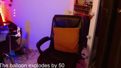 Snapshot of elizabeth_martinez98 chatting on February 24, 2025, 8:14 pm Elizabeth Martinez online show from February 24, 2025, 8:14 pm