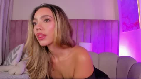 Snapshot of elizabeth_roche chatting on April 14, 2026, 12:11 pm elizabeth_roche online show from April 14, 2026, 12:11 pm