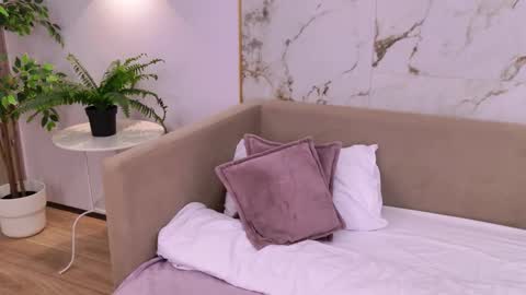 Elizabeth online show from October 15, 2025, 4:07 pm