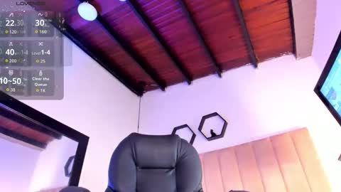 Snapshot of elizabethevan_ chatting on December 1, 2025, 5:40 pm Lucia Vonne online show from December 1, 2025, 5:40 pm