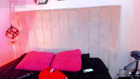 Snapshot of elizabethevan_ chatting on December 16, 2025, 1:16 pm Lucia Vonne online show from December 16, 2025, 1:16 pm