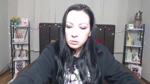 Snapshot of elizabethsho chatting on January 21, 2025, 9:15 pm ElizabethSho online show from January 21, 2025, 9:15 pm