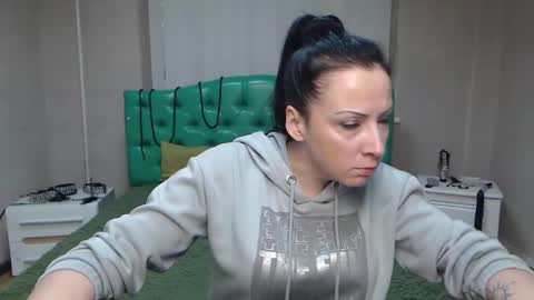 Snapshot of elizabethsho chatting on January 30, 2025, 6:32 pm ElizabethSho online show from January 30, 2025, 6:32 pm