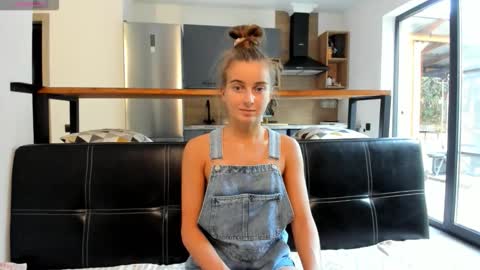 Eliz                               online show from November 23, 2025, 11:43 am