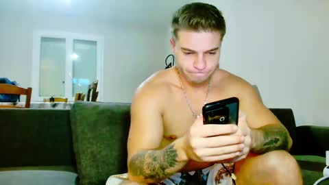 elkafit28 online show from January 2, 2025, 8:17 am