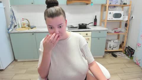 Lina online show from June 4, 2026, 6:41 am
