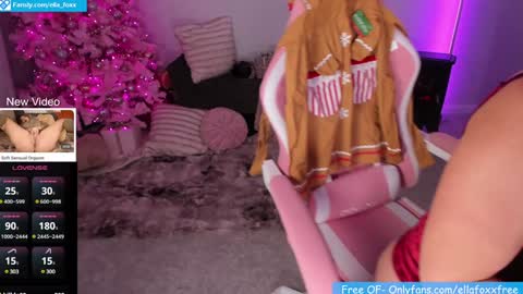 Snapshot of ella_foxx chatting on December 6, 2024, 2:35 am ella_foxx online show from December 6, 2024, 2:35 am